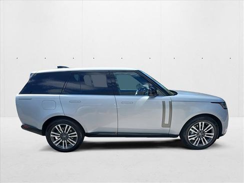 New 2025 Land Rover Range Rover SE image 4