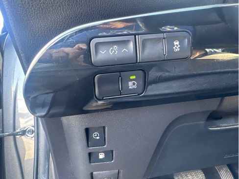 Used 2020 Toyota Prius Prime XLE FWD image 20