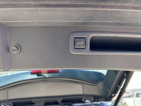 Used 2022 Toyota Highlander XLE FWD image 10