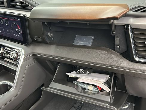 Used 2025 GMC Sierra 3500 Denali w/ Denali Reserve Package image 40