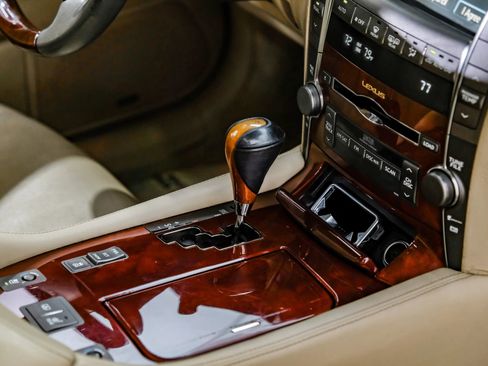 Used 2007 Lexus LS 460 RWD image 37