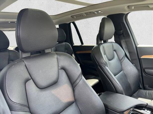 Used 2021 Volvo XC90 T6 Momentum image 21