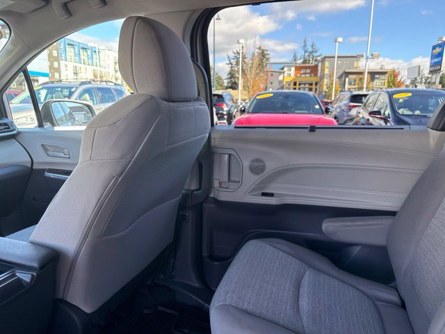 Used 2024 Toyota Sienna LE AWD/4WD image 17