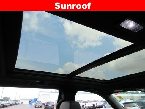 Used 2023 Chevrolet Suburban RST AWD/4WD image 15