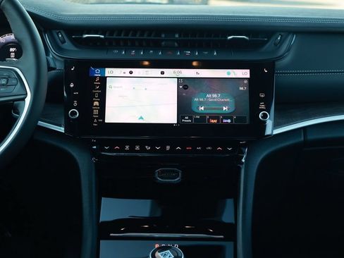 New 2026 Jeep Grand Cherokee L 2WD image 24
