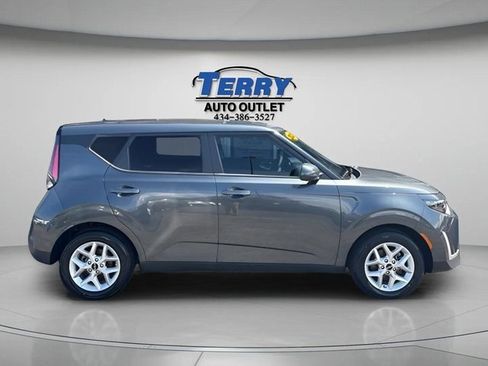 Used 2023 Kia Soul LX w/ LX Technology Package image 1