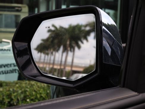 Used 2023 Chevrolet Suburban Premier image 11