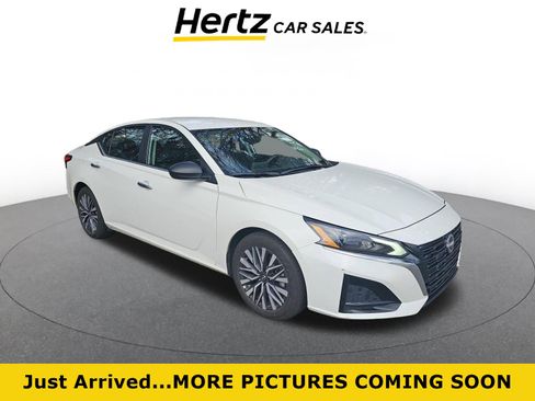 Used 2025 Nissan Altima 2.5 SV image 1