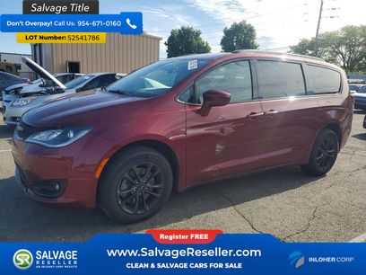 Used 2020 Chrysler Pacifica Touring-L w/ Advanced Safetytec Group