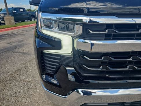 Used 2024 Chevrolet Silverado 1500 LT RWD image 9