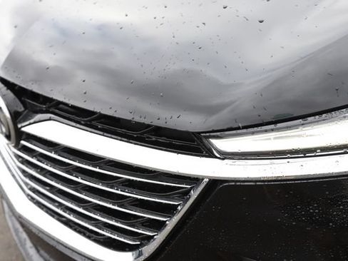 Used 2022 Buick Enclave Essence FWD image 11