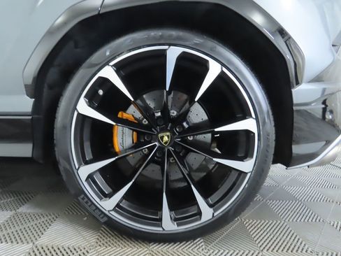 Used 2020 Lamborghini Urus image 32