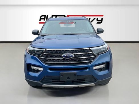 Used 2022 Ford Explorer XLT w/ Equipment Group 202A RWD image 2
