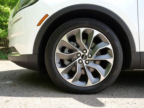 Used 2023 Lincoln Nautilus Reserve AWD/4WD image 9
