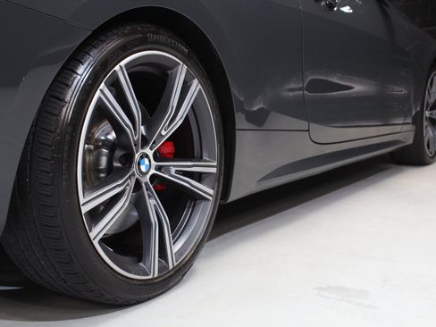 Used 2024 BMW M440i Convertible w/ Premium Package RWD image 30