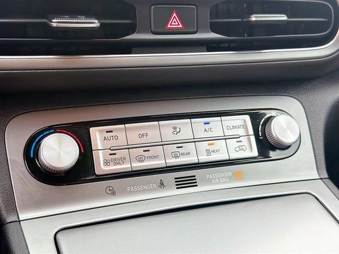 Used 2023 Hyundai Kona SE FWD image 14