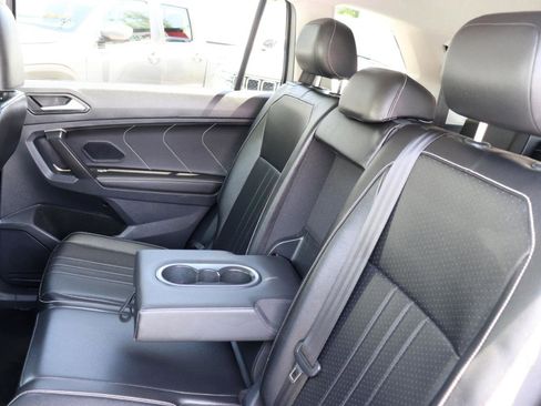 Used 2024 Volkswagen Tiguan SE FWD image 24