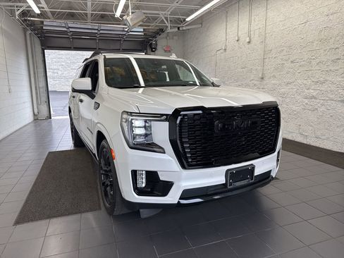 Used 2024 GMC Yukon XL Denali w/ Advanced Technology Package image 2