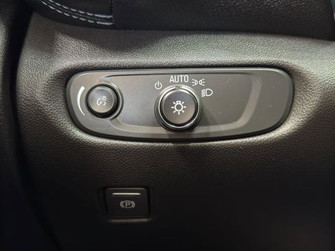 Used 2025 Chevrolet Blazer LT image 31