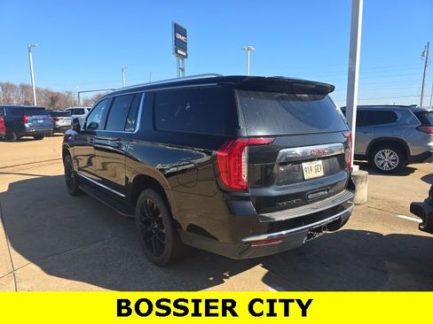 Used 2022 GMC Yukon XL SLT w/ SLT Premium Package image 5