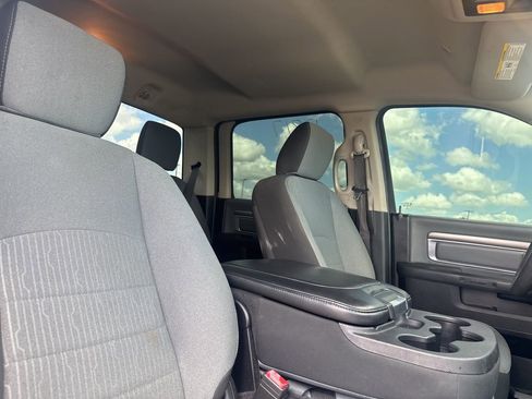 Used 2021 RAM 1500 Classic SLT image 32