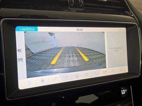 Used 2019 Jaguar XE Premium image 20