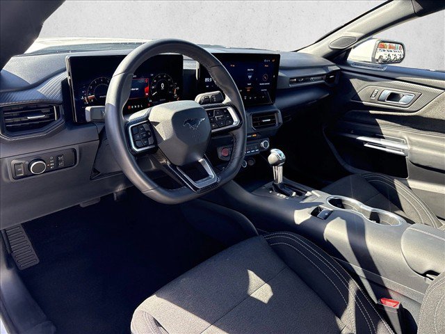 Used 2025 Ford Mustang Coupe RWD image 9