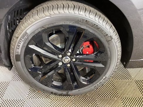 Certified 2025 Jaguar F-PACE R-Dynamic S image 9