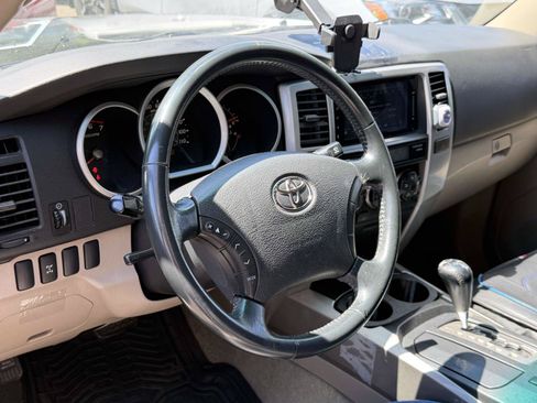 Used 2007 Toyota 4Runner SR5 AWD/4WD image 14