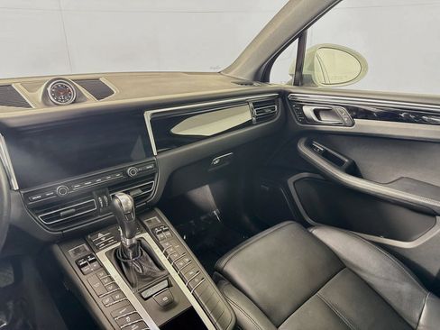 Certified 2020 Porsche Macan AWD/4WD image 24