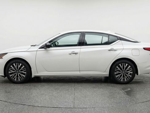 Used 2025 Nissan Altima 2.5 SV FWD image 5