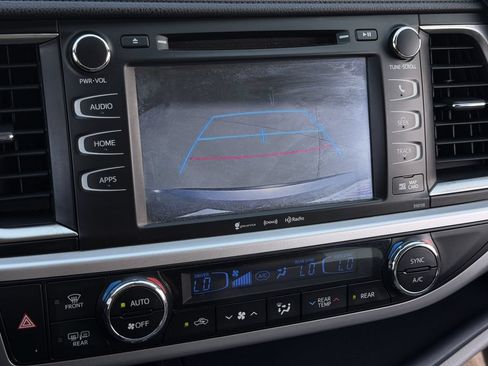 Used 2016 Toyota Highlander XLE FWD image 17