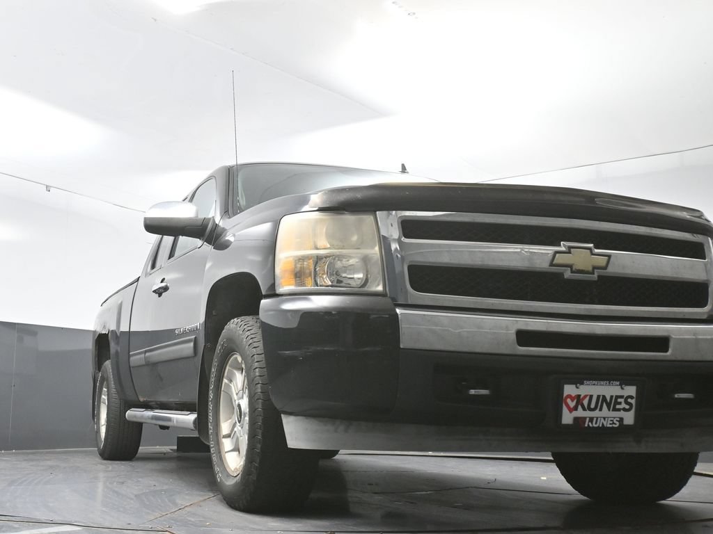 Used 2009 Chevrolet Silverado 1500 W/T AWD/4WD image 24