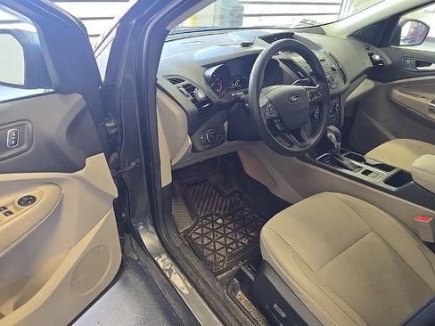 Used 2018 Ford Escape SE w/ Ford Safe & Smart Package FWD image 6