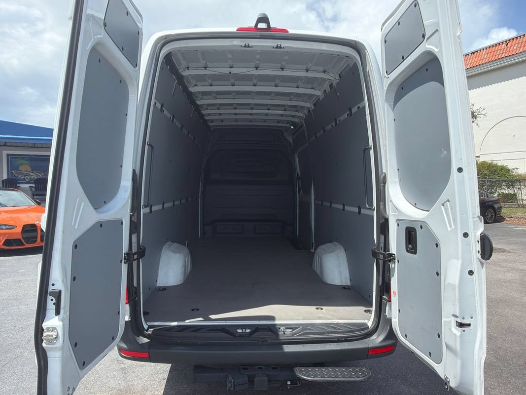 Used 2025 Mercedes-Benz Sprinter 2500 image 5
