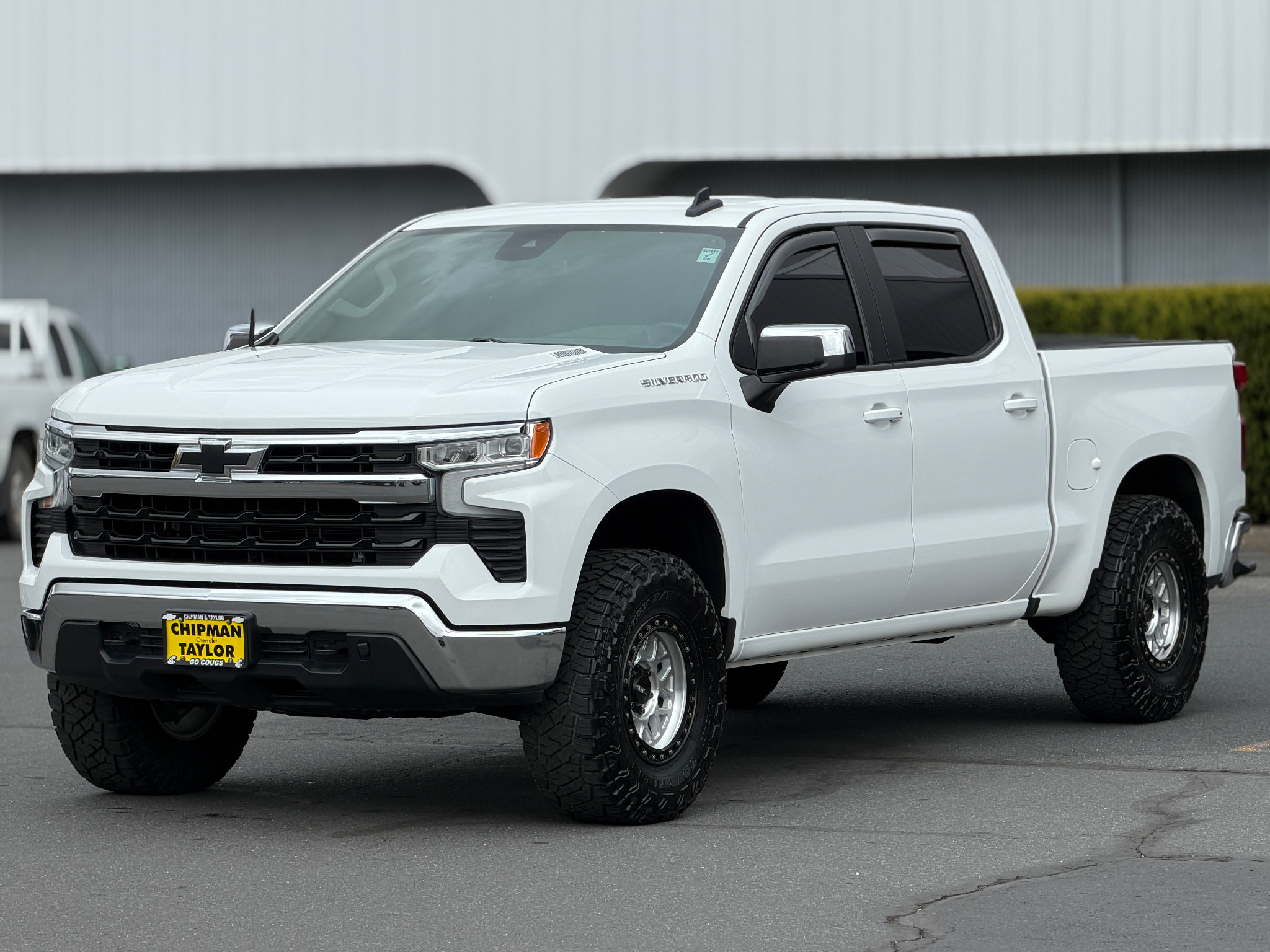 Used 2023 Chevrolet Silverado 1500 LT w/ Leather Package AWD/4WD image 18