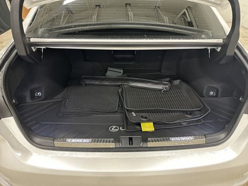 Used 2025 Lexus ES 350 Luxury w/ Accessory Package (Z1) image 32