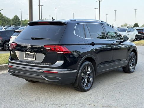 Used 2023 Volkswagen Tiguan SE w/ Panoramic Sunroof Package FWD image 5