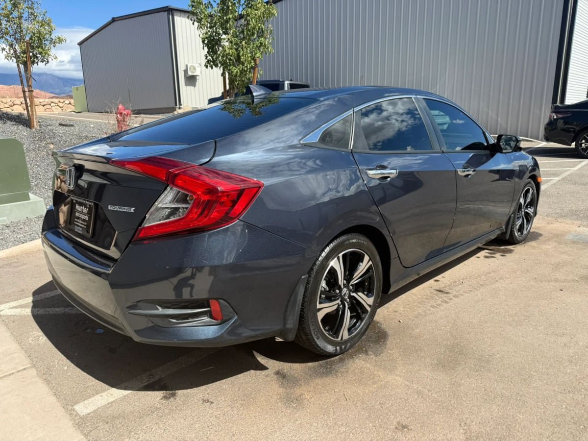 Used 2017 Honda Civic Touring image 9
