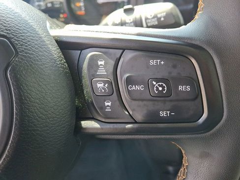 Used 2024 Jeep Wrangler Unlimited w/ Convenience Group image 23