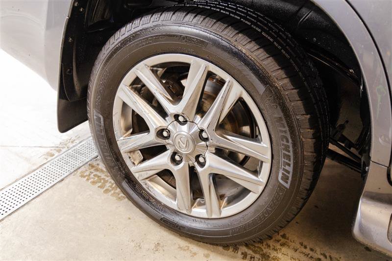 Used 2015 Lexus LX 570 4WD w/ Luxury Package image 41