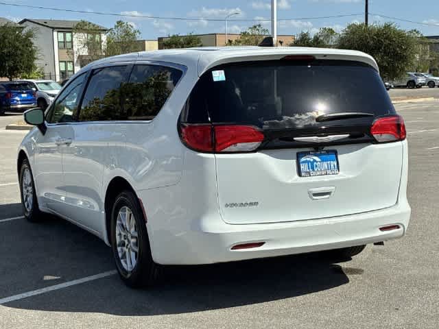 Used 2023 Chrysler Voyager LX FWD image 4