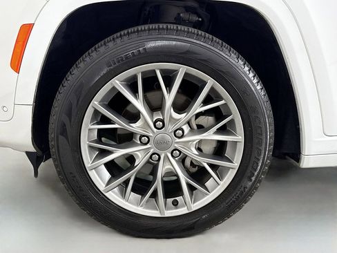 Used 2022 Jeep Grand Cherokee Summit w/ Luxury Tech Group V image 32