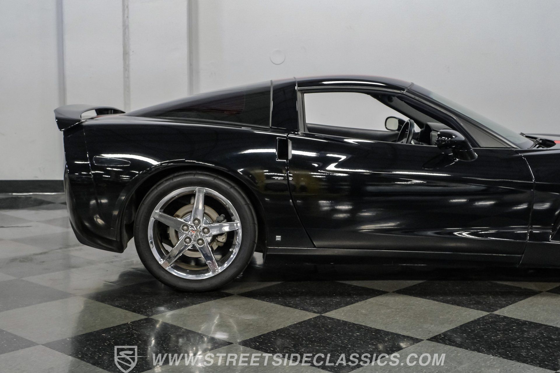 Used 2008 Chevrolet Corvette Coupe w/ Preferred Equipment Group RWD image 29