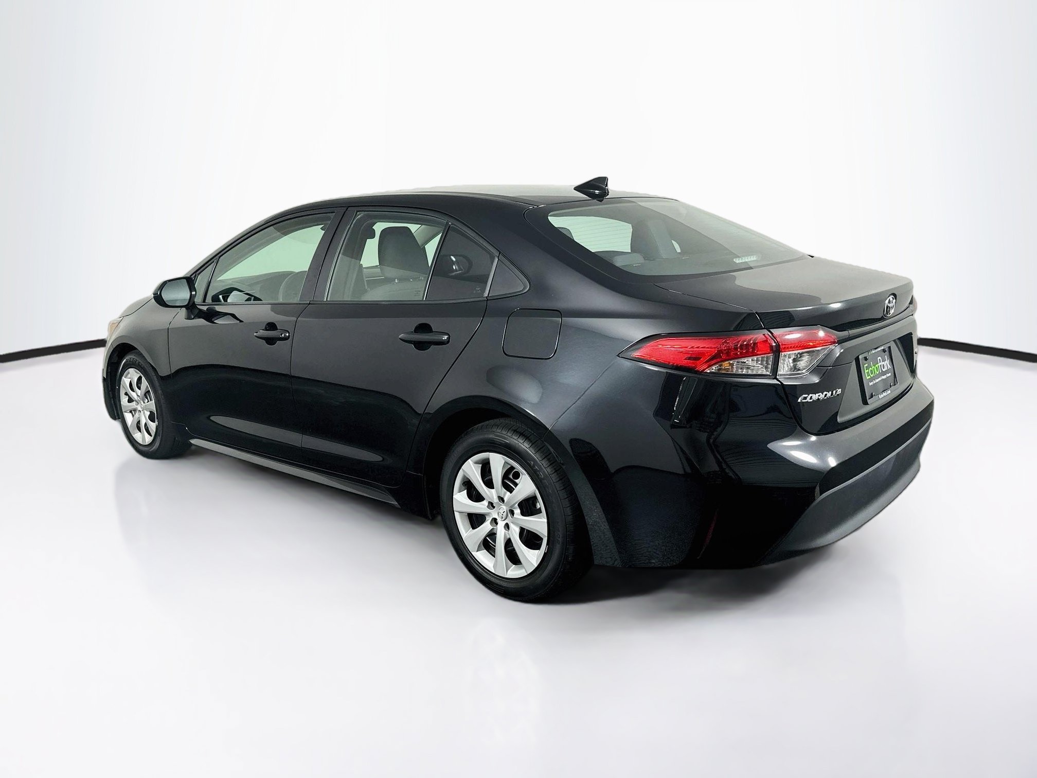Used 2025 Toyota Corolla LE FWD image 5