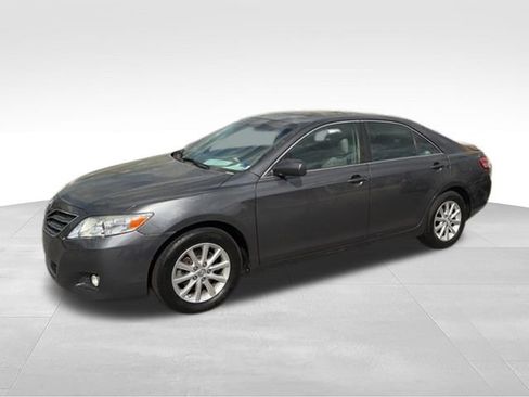 Used 2011 Toyota Camry XLE w/ XLE Extra-Value Pkg #2 FWD image 32