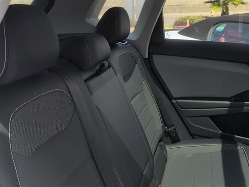 Used 2023 Volkswagen Taos SE w/ Panoramic Sunroof Package FWD image 12