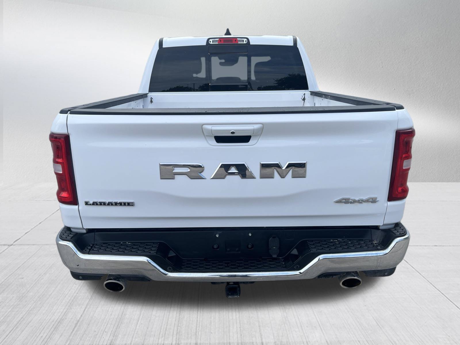 Used 2025 RAM 1500 Laramie AWD/4WD image 7