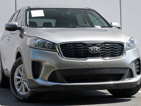 Used 2019 Kia Sorento FWD image 2