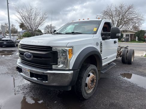 Used 2017 Ford F550 XL image 2